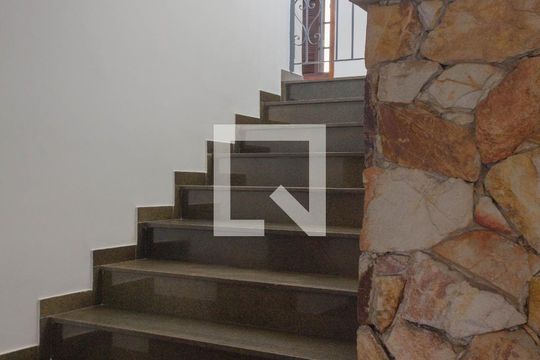 Escadas para quartos de casa à venda com 5 quartos, 431m² em Nova Petrópolis, São Bernardo do Campo