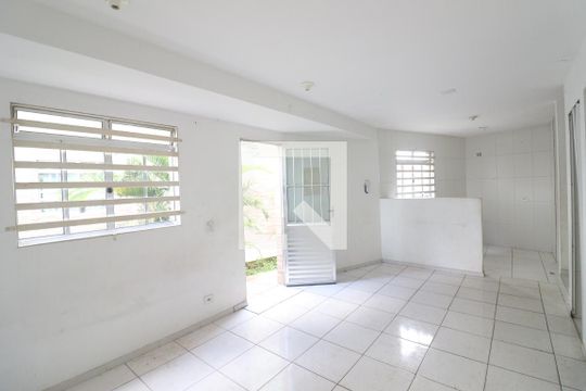 Sala de casa de condomínio à venda com 3 quartos, 95m² em Vila Celeste, São Paulo