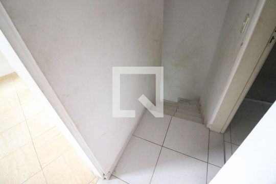 Escada de casa de condomínio à venda com 3 quartos, 95m² em Vila Celeste, São Paulo