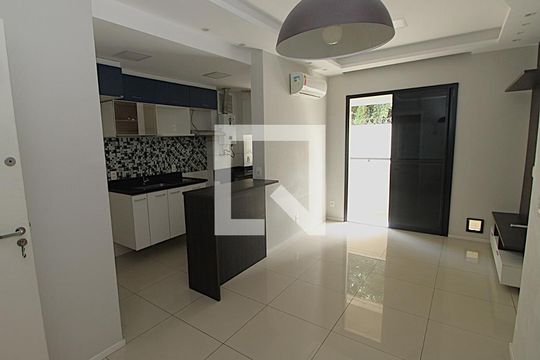 Sala de apartamento à venda com 2 quartos, 56m² em Del Castilho, Rio de Janeiro