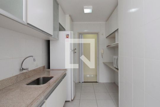 Cozinha de apartamento para alugar com 2 quartos, 62m² em Bela Vista, São Paulo