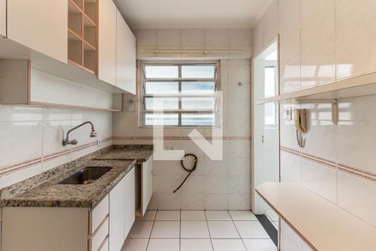 Cozinha de apartamento para alugar com 1 quarto, 40m² em Consolação, São Paulo