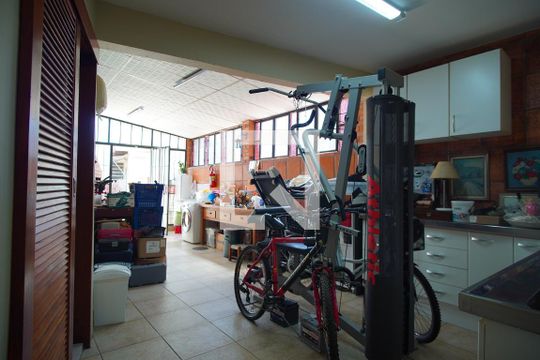 Espaço  churrasqueira  de casa à venda com 3 quartos, 200m² em São João, Porto Alegre