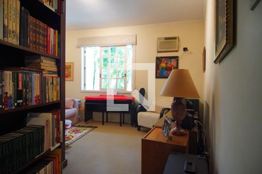 Quarto 1 de casa à venda com 3 quartos, 200m² em São João, Porto Alegre