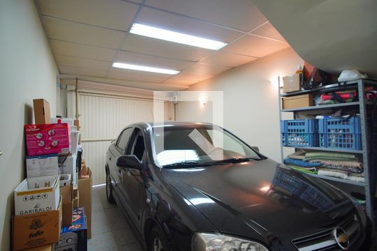 Garagem  de casa à venda com 3 quartos, 200m² em São João, Porto Alegre