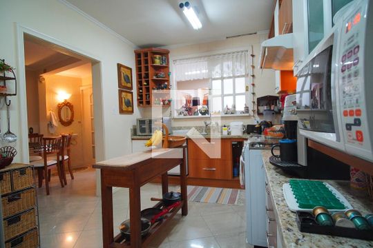 Cozinha  de casa à venda com 3 quartos, 200m² em São João, Porto Alegre
