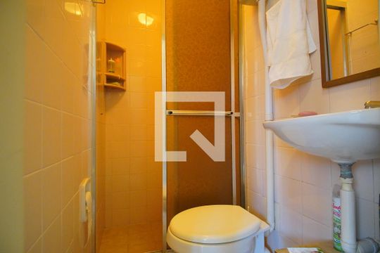 Banheiro  de casa à venda com 3 quartos, 200m² em São João, Porto Alegre