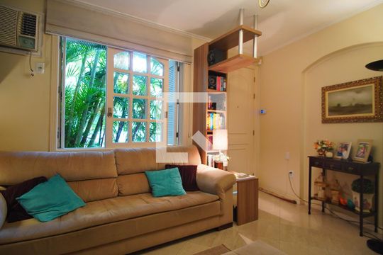 Sala  de casa à venda com 3 quartos, 200m² em São João, Porto Alegre