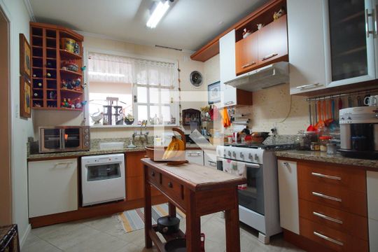 Cozinha  de casa à venda com 3 quartos, 200m² em São João, Porto Alegre