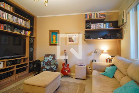 Casa à venda com 3 quartos, 200m² em São João, Porto Alegre
