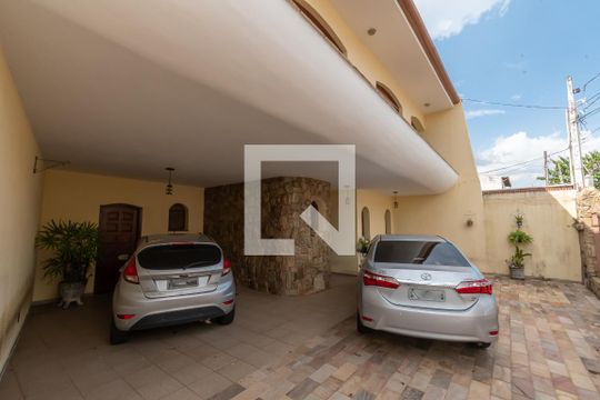 Garagem de casa à venda com 4 quartos, 419m² em Vila Industrial, Campinas