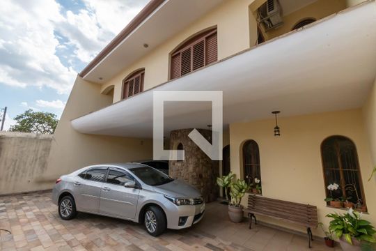 Garagem de casa à venda com 4 quartos, 419m² em Vila Industrial, Campinas