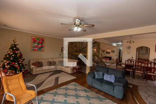 Sala de TV de casa à venda com 4 quartos, 419m² em Vila Industrial, Campinas