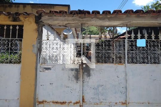 Fachada de casa à venda com 2 quartos, 100m² em Vaz Lobo, Rio de Janeiro