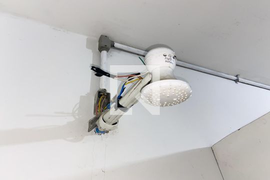 Banheiro de casa para alugar com 1 quarto, 30m² em São Pedro, Osasco