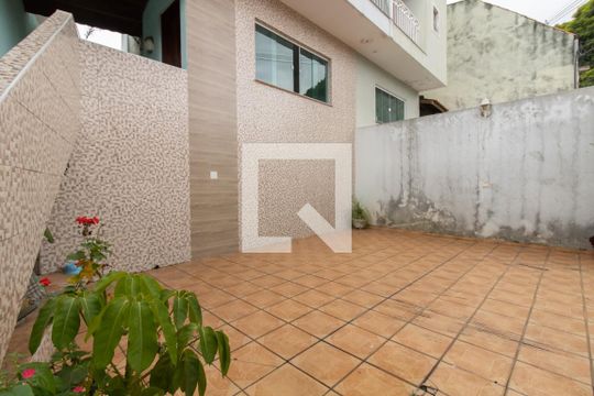 Garagem de casa à venda com 4 quartos, 194m² em Jardim Leila, Guarulhos