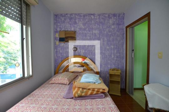 Quarto 1 de apartamento para alugar com 2 quartos, 48m² em Cristal, Porto Alegre