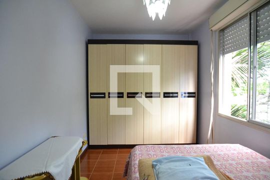 Quarto 1 de apartamento para alugar com 2 quartos, 48m² em Cristal, Porto Alegre