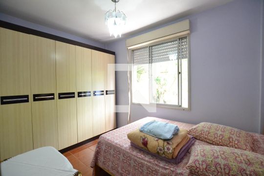 Quarto 1 de apartamento para alugar com 2 quartos, 48m² em Cristal, Porto Alegre