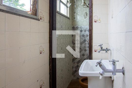 Área de Serviço de apartamento para alugar com 2 quartos, 110m² em Trindade, São Gonçalo