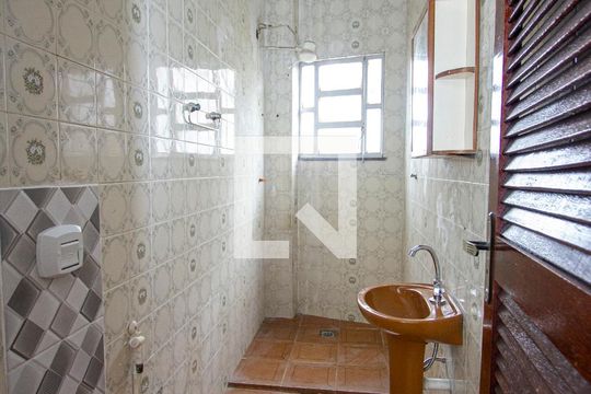 Banheiro de apartamento para alugar com 2 quartos, 110m² em Trindade, São Gonçalo