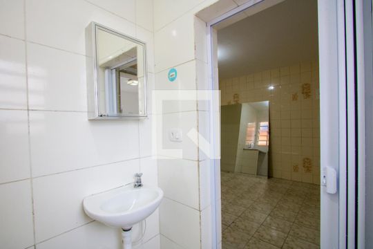 Banheiro de casa para alugar com 1 quarto, 36m² em Vila Suíça, Santo André