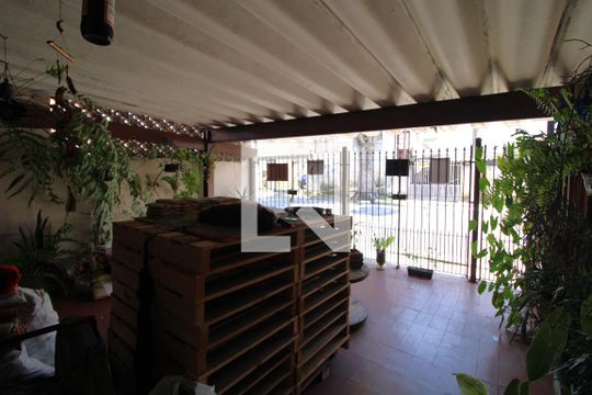 Garagem de casa à venda com 3 quartos, 121m² em Jardim Santa Cruz (campo Grande), São Paulo