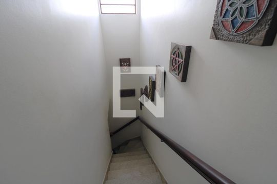Escada de casa à venda com 3 quartos, 121m² em Jardim Santa Cruz (campo Grande), São Paulo