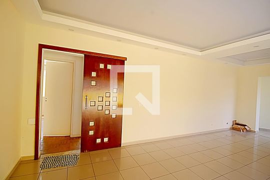 Sala de casa para alugar com 3 quartos, 250m² em Super Quadra Morumbi, São Paulo
