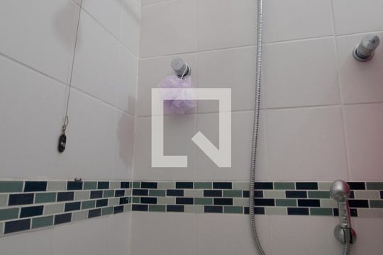 Banheiro de casa de condomínio para alugar com 3 quartos, 114m² em Jardim Brasilandia, Sorocaba