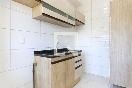 Cozinha de apartamento para alugar com 2 quartos, 47m² em Jardim Ismenia, São José dos Campos