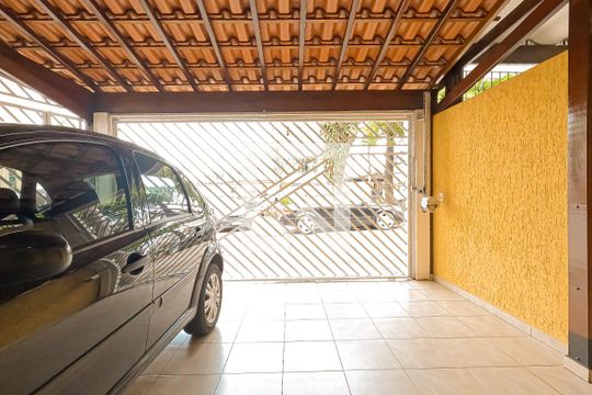 Garagem de casa à venda com 3 quartos, 175m² em Gopouva, Guarulhos