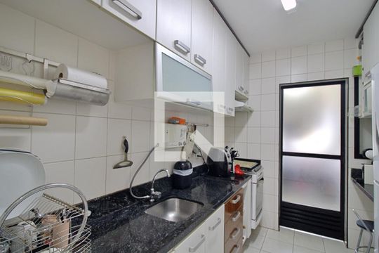 Cozinha de apartamento à venda com 2 quartos, 88m² em Vila Suzana, São Paulo