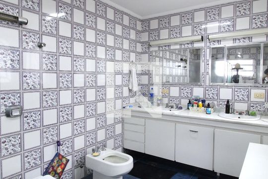 Banheiro da Suíte de casa à venda com 4 quartos, 143m² em Vila Nova Conceição, São Paulo