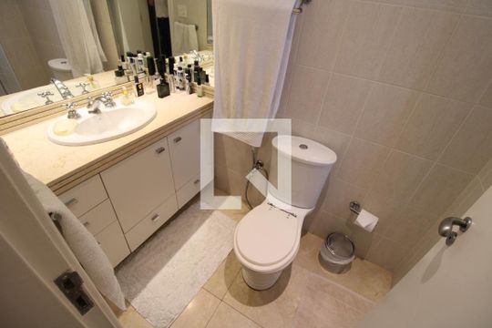 Banheiro da suíte 1 de apartamento à venda com 3 quartos, 135m² em Perdizes, São Paulo