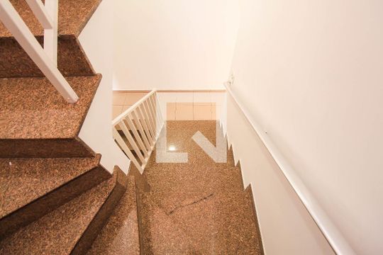 Escada de casa para alugar com 3 quartos, 200m² em Mooca, São Paulo