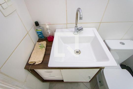 Banheiro social de apartamento à venda com 3 quartos, 67m² em Vila Homero Thon, Santo André