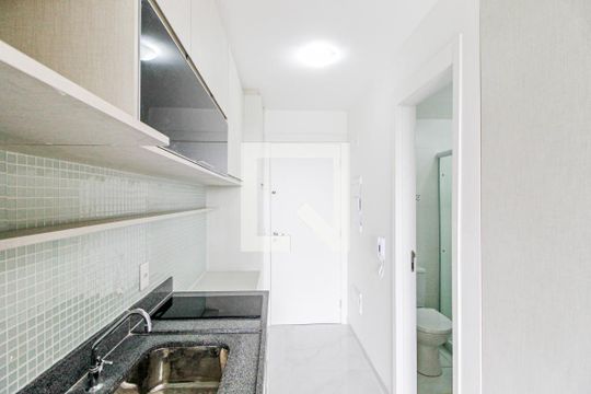 Cozinha de kitnet/studio à venda com 1 quarto, 23m² em Santo Amaro, São Paulo