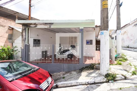 Fachada de casa para alugar com 1 quarto, 80m² em Vila Santa Virginia, São Paulo