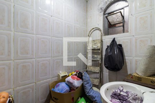 Banheiro da Garagem de casa à venda com 3 quartos, 180m² em Goiânia, Belo Horizonte