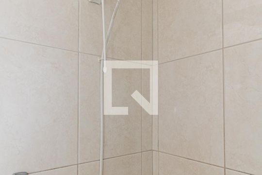 Banheiro de apartamento à venda com 1 quarto, 33m² em Jardim Botânico, Porto Alegre