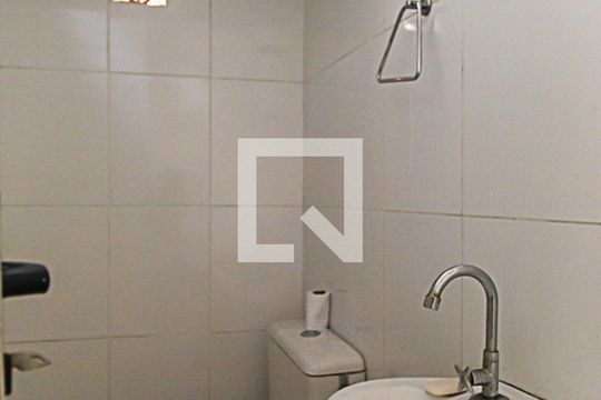 Banheiro de casa de condomínio para alugar com 1 quarto, 30m² em Jardim Oriental, São Paulo