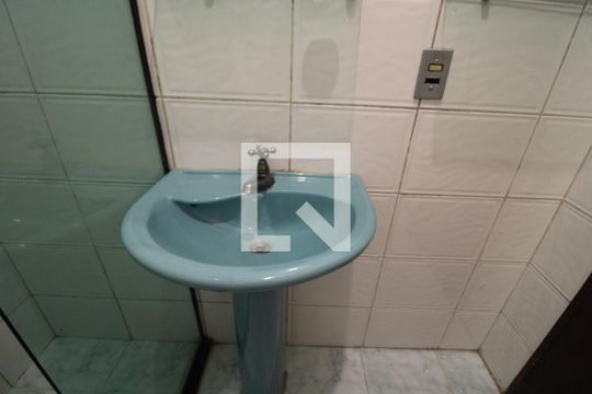 Pia do banheiro de casa para alugar com 2 quartos, 90m² em Jardim Santa Cruz (campo Grande), São Paulo
