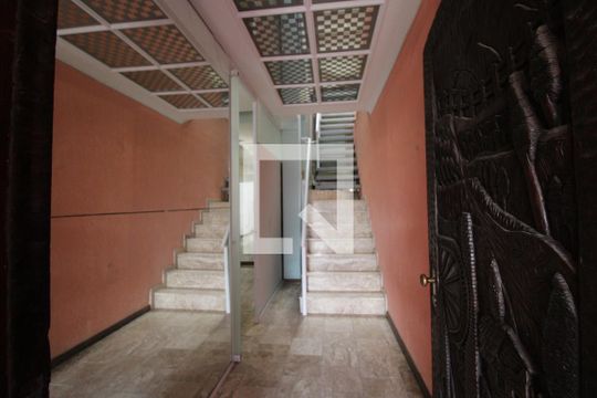 Entrada de casa para alugar com 2 quartos, 90m² em Jardim Santa Cruz (campo Grande), São Paulo