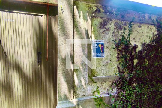 Fachada com cartaz QA de casa à venda com 4 quartos, 230m² em Gávea, Rio de Janeiro