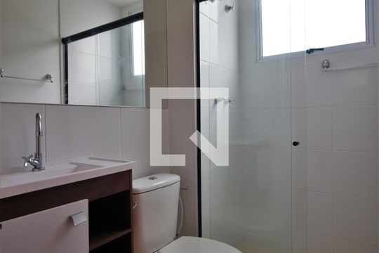 Banheiro de apartamento para alugar com 2 quartos, 40m² em Vila Lage, São Gonçalo