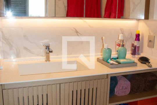 Banheiro do Quarto 1 de apartamento para alugar com 3 quartos, 70m² em Jaçanã, São Paulo