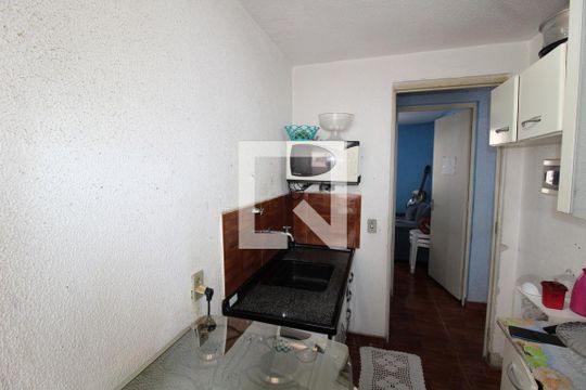 Cozinha de apartamento à venda com 2 quartos, 42m² em Conjunto Promorar Sapopemba, São Paulo