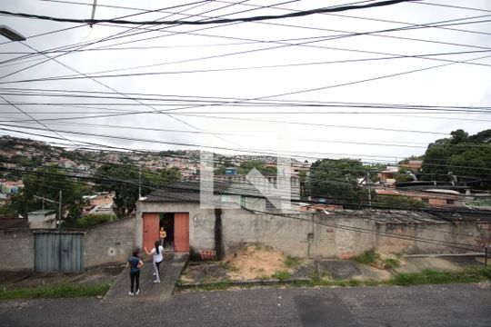 Vista do Quarto 2 de casa para alugar com 2 quartos, 54m² em Mantiqueira, Belo Horizonte