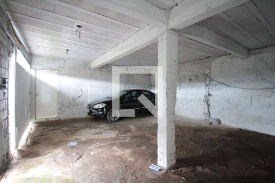 Garagem de casa para alugar com 2 quartos, 54m² em Mantiqueira, Belo Horizonte